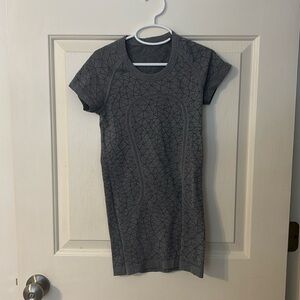 This is a grey patterned swiftly tee from lululemon.